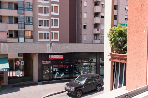Single bed in a twin bedroom in Sesto San Giovanni - Gallery - 33