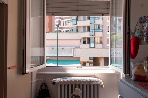 Single bed in a twin bedroom in Sesto San Giovanni - Gallery - 32