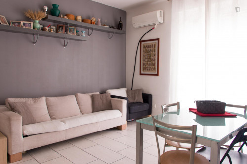 Single bed in a twin bedroom in Sesto San Giovanni - Gallery - 34