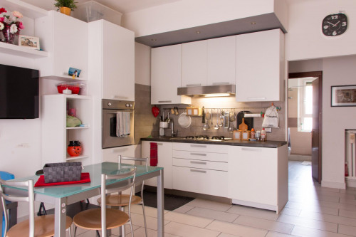 Single bed in a twin bedroom in Sesto San Giovanni - Gallery - 43