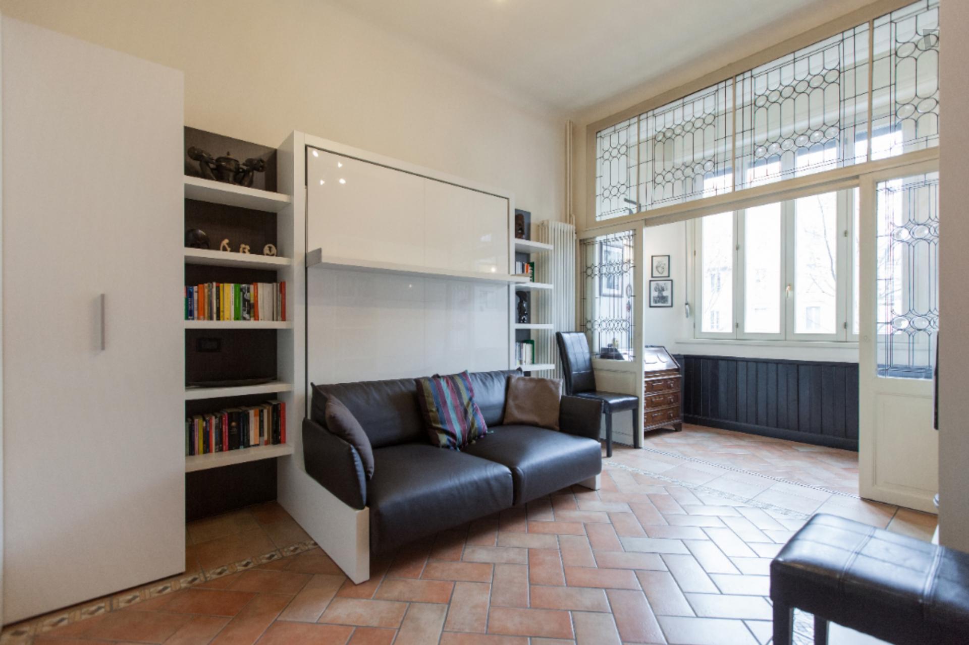 Double bedroom in 2bedroom apartment, near Università Bocconi, Milan