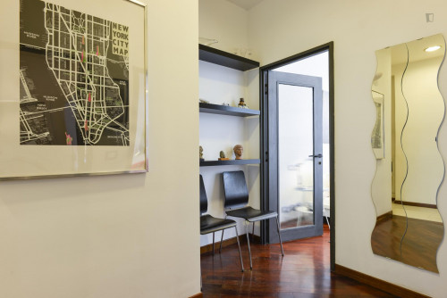 Cosy Apartment in Trastevere Avenue near the Universities and the John Cabot University, close to public transport and railway station