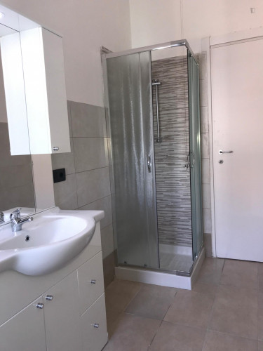 Twin room with private kitchen in 3-bedrooms apartment - Gallery - 9