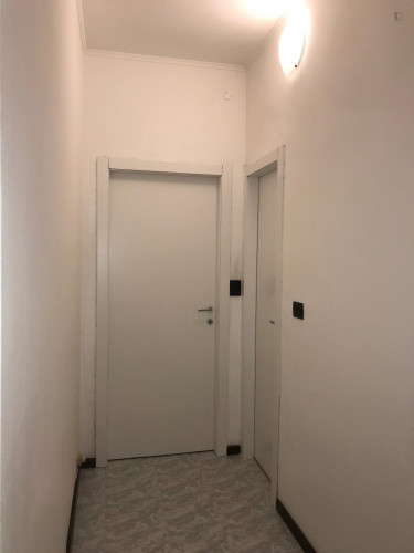 Twin room with private kitchen in 3-bedrooms apartment - Gallery - 3