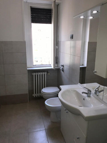 Twin room with private kitchen in 3-bedrooms apartment - Gallery - 10
