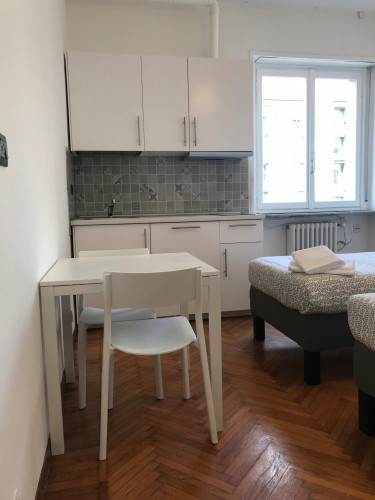 Twin Room With Private Kitchen In 3-Bedrooms Apartment - 1