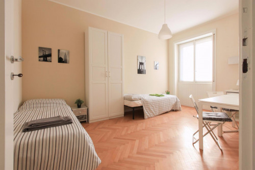 Lovely twin bedroom in a 2-bedroom flat in Famagosta-Lorenteggio  - Gallery -  1