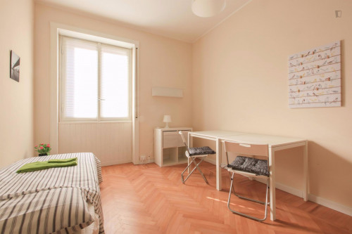 Lovely twin bedroom in a 2-bedroom flat in Famagosta-Lorenteggio  - Gallery -  2