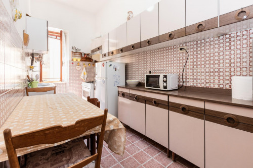Large double bedroom near the Piramide metro - Gallery - 4