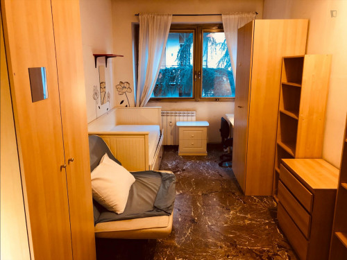 Bed in a twin bedroom close to Parco delle Tre Fontane