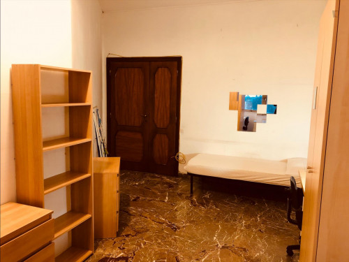 Bed in a twin bedroom close to Parco delle Tre Fontane