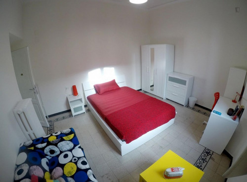Spacious double bedroom close to Florence city centre