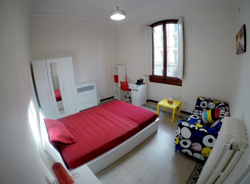 Spacious double bedroom close to Florence city centre