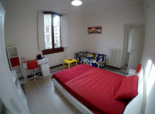 Spacious double bedroom close to Florence city centre