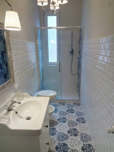 Spacious double bedroom in Novoli area - Gallery - 6