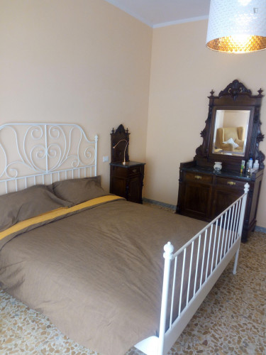 Spacious double bedroom in Novoli area - Gallery - 19