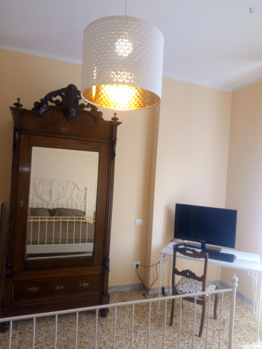 Spacious double bedroom in Novoli area - Gallery - 18