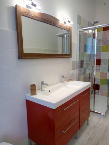 Spacious double bedroom in Novoli area - Gallery - 10