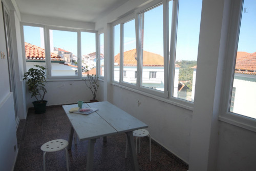 Wide and bright single bedroom with private balcony in Coimbra