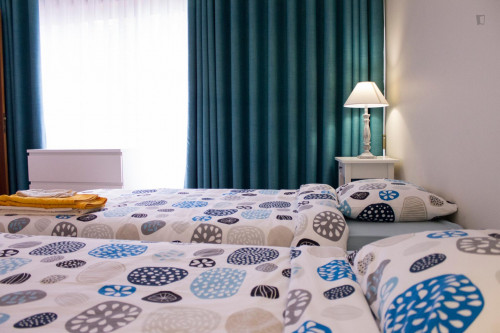 Neat Bedroom With 2 Single Beds In São Mamede Infesta - 1