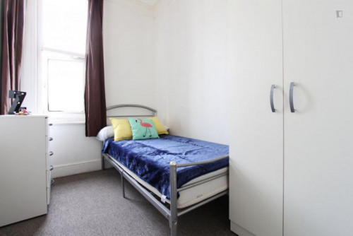  Awesome Double Bedroom In Proximity To Kilburn Tube Station  -  Awesome double bedroom in proximity to Kilburn tube station  - Gallery -  1