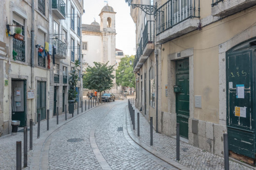 Vintage 1-bedroom apartment in the Mouraria neighbourhood