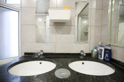 Lovely and bright single bedroom with balcony in city center (Entrecampos) - Gallery - 12