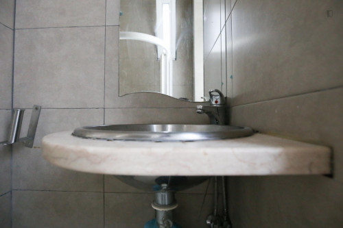 Lovely and bright single bedroom with balcony in city center (Entrecampos) - Gallery - 16
