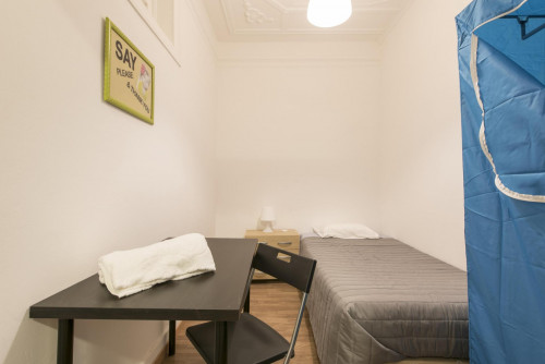 Friendly single bedroom in typical Arroios  - Gallery -  1