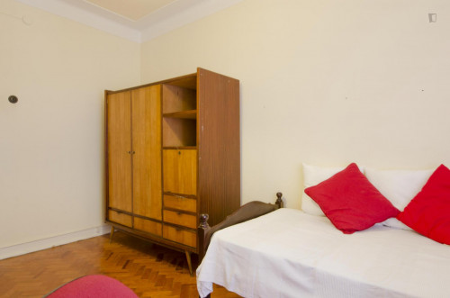 Cosy single bedroom in a 3-bedroom apartment, in well-connected Alvalade  - Gallery -  3