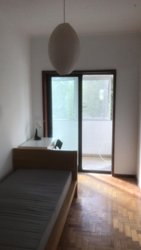 Sunny Single Bedroom Close To Faculdade De Letras - 1