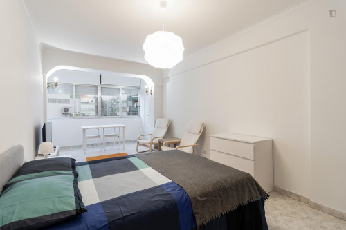 Interior Bedroom With Double Bed And 13 M2 In A 5-Bedroom Apartment With 2 WC - 1