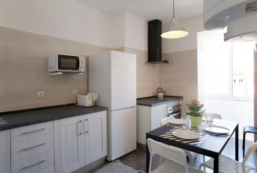 Snug single bedroom in Picoas, central Lisbon - Gallery - 8