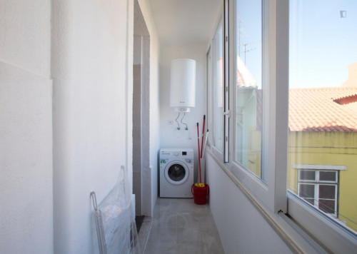 Snug single bedroom in Picoas, central Lisbon - Gallery - 4