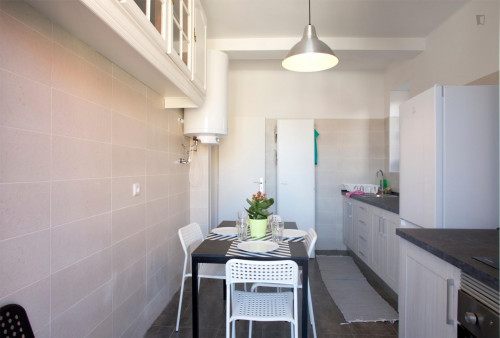 Snug single bedroom in Picoas, central Lisbon - Gallery - 7