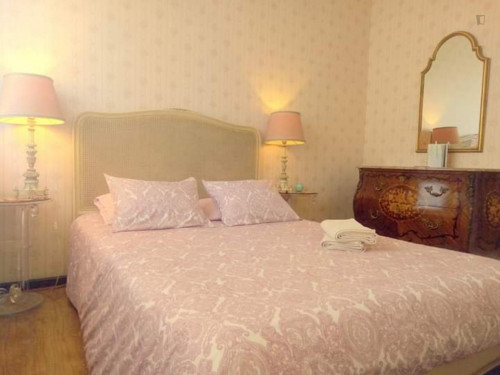 Double Bedroom In A 5-Bedroom Apartment Near Marquês Metro Station - 1
