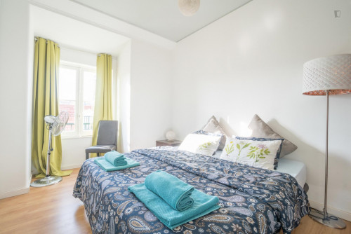 Welcoming suite bedroom in Vistas de Lisboa Hostel - Gallery - 28