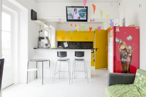 Welcoming suite bedroom in Vistas de Lisboa Hostel - Gallery - 20
