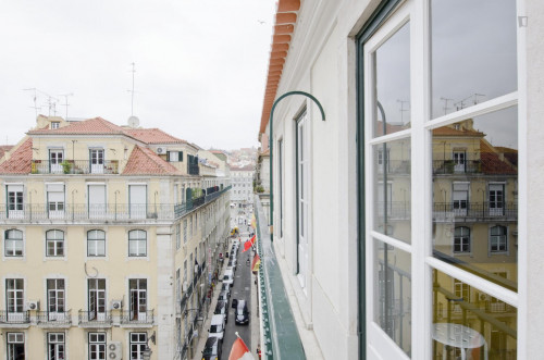 Welcoming suite bedroom in Vistas de Lisboa Hostel - Gallery - 17