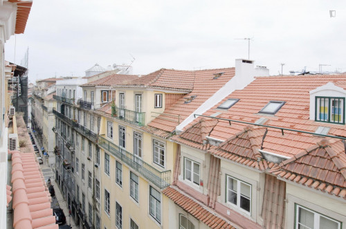 Welcoming suite bedroom in Vistas de Lisboa Hostel - Gallery - 16