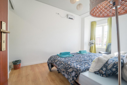Welcoming Suite Bedroom In Vistas De Lisboa Hostel - 1