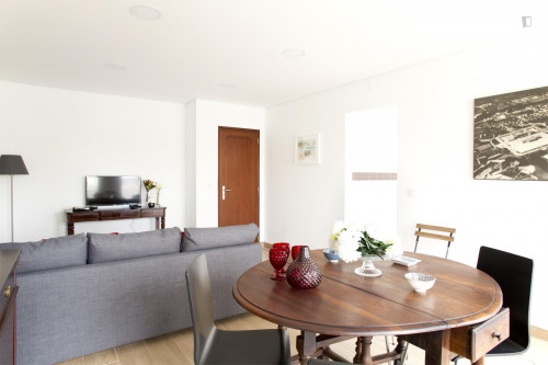 Modern 1-bedroom flat in Lumiar, near Instituto Superior de Educação e Ciências - Gallery - 5