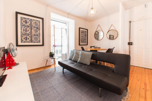 Very Neat 1-Bedroom Apartment In Classic Bica - 2