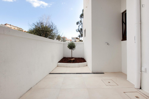 Bright double bedroom not far from Universidade do Porto