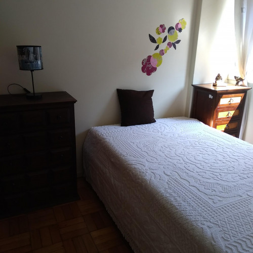 Sunny bedroom in a 3-bedroom apartment in Bolhão  - Gallery -  2