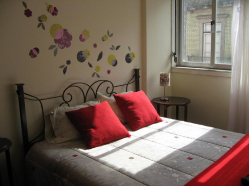 Sunny bedroom in a 3-bedroom apartment in Bolhão  - Gallery -  1