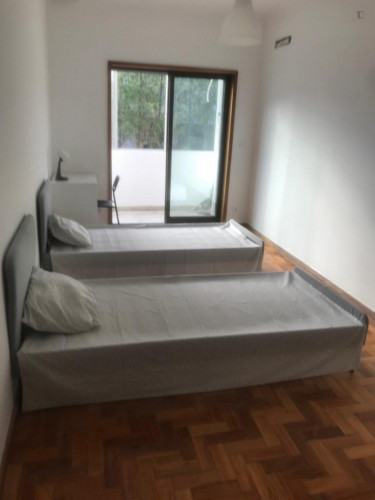 Cosy twin bedroom ensuite close to Faculdade de Letras - Gallery - 4
