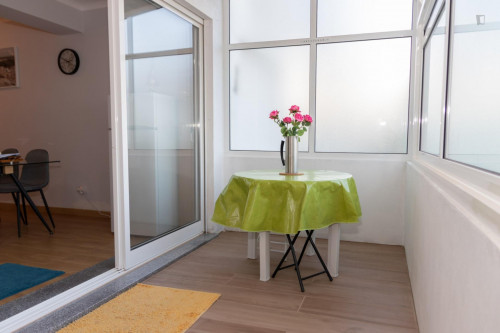 Sunny and spacious 1-bedroom apartment with a balcony in the heart of Porto - Gallery - 12