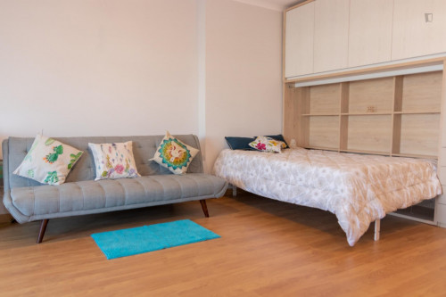 Sunny And Spacious 1-Bedroom Apartment With A Balcony In The Heart Of Porto - 1