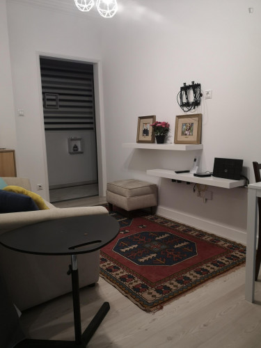Stylish and contemporary double bedroom, in a recently refurbished apartment - Gallery - 17
